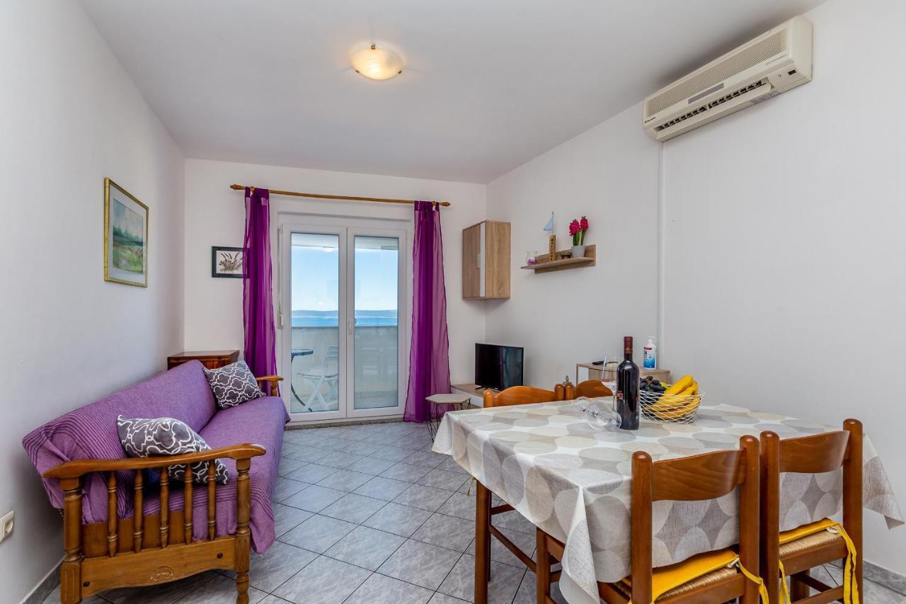 Private Apartment *