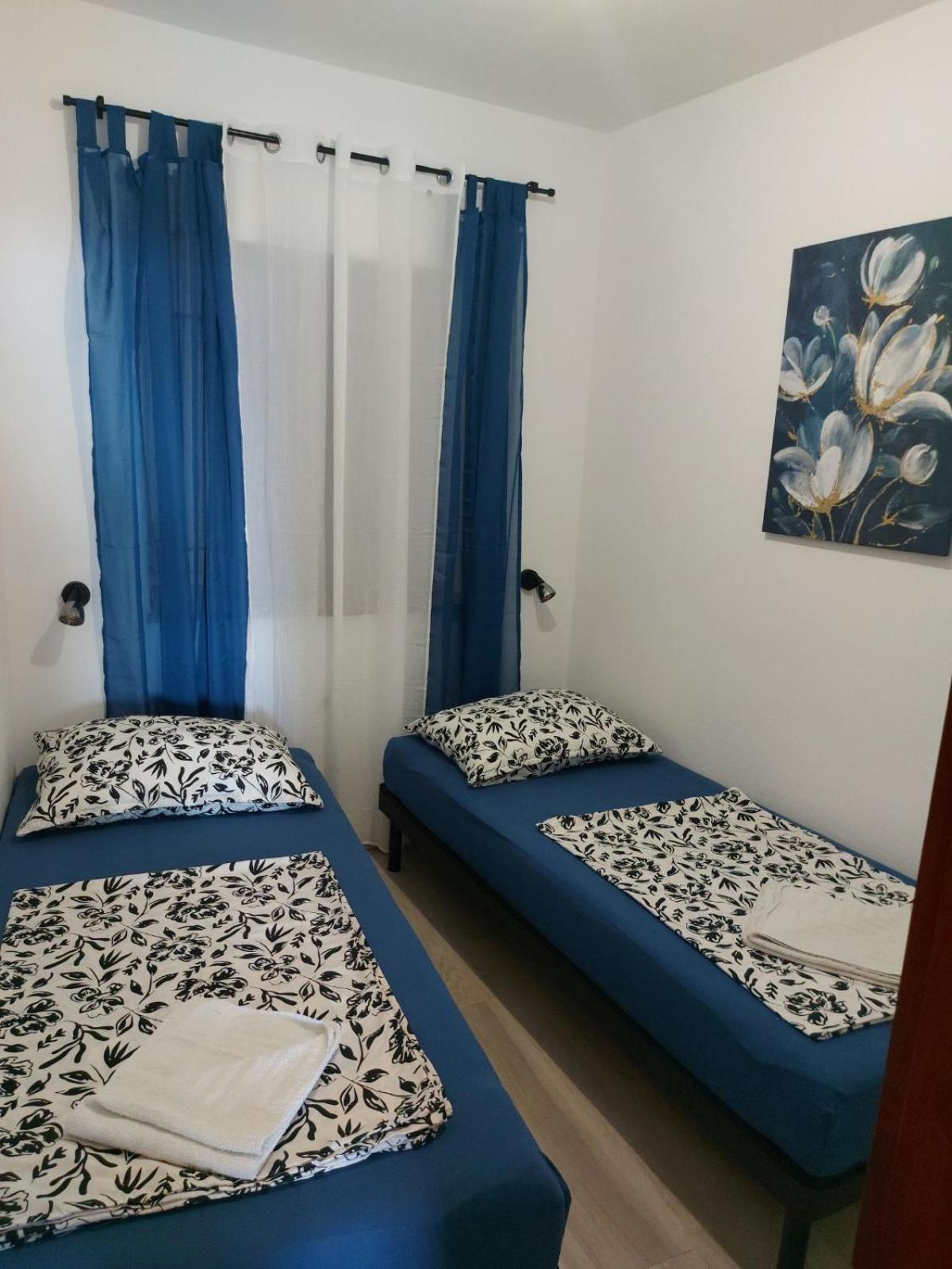 Private Apartment *